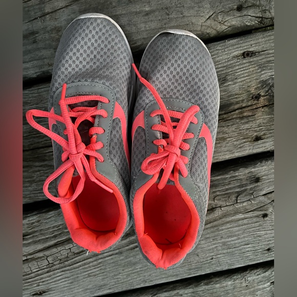 Girls Size 3 Tennis Gym Shoes Gray & Hot Pink/Orange Lightweight Sneakers - Picture 7 of 10